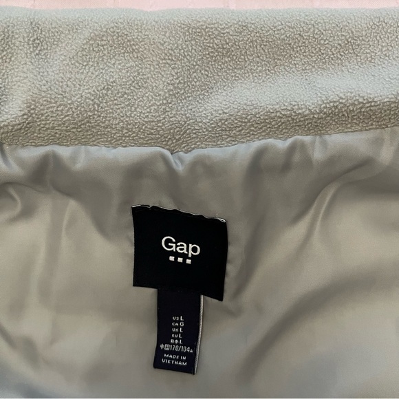 GAP Grey White Puffer Vest Large Outerwear. Zipper & Snap front buttons. Large - Picture 13 of 15